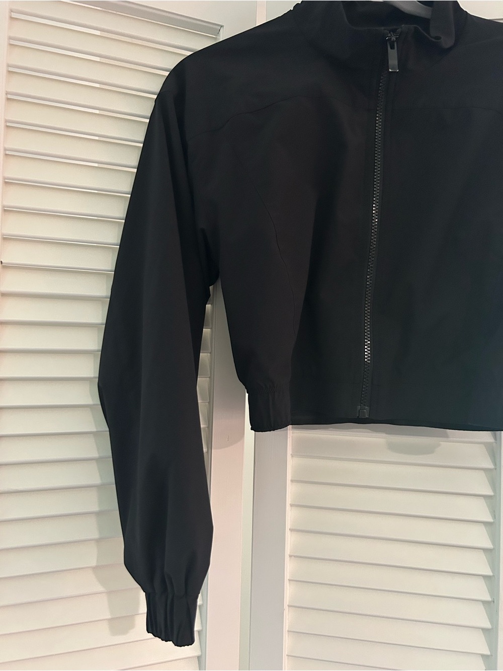 Alo Yoga Clubhouse Jacket Black XS Cropped Full Zip Lightweight Athletic - Picture 3 of 6